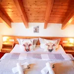 House Of Happiness By Apartmentglueck בית הארחה