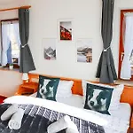 House Of Happiness By Apartmentglueck בית הארחה 3*