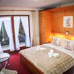 House Of Happiness By Apartmentglueck בית הארחה 3*