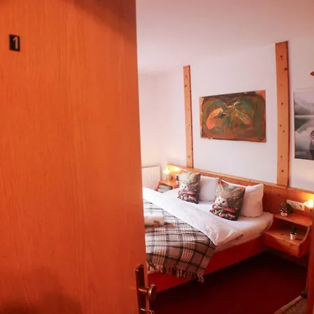 Πανσιόν House Of Happiness 3*