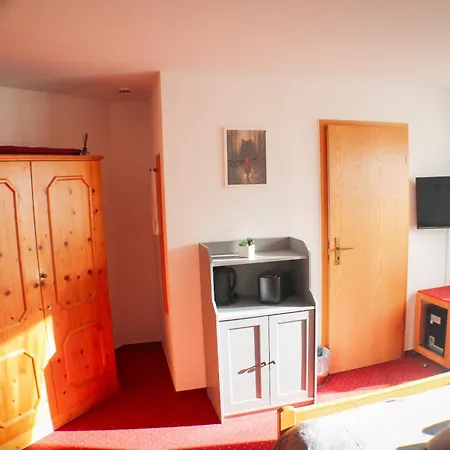 Πανσιόν House Of Happiness 3*